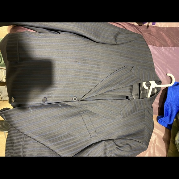 Men’s Suit - Picture 1 of 5
